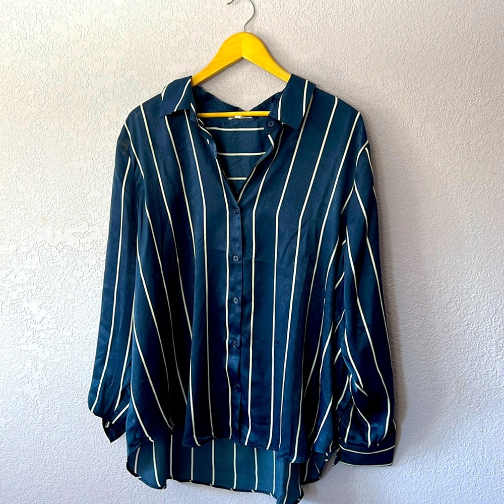 Women’s 2x Blue and White Maurices Shirt